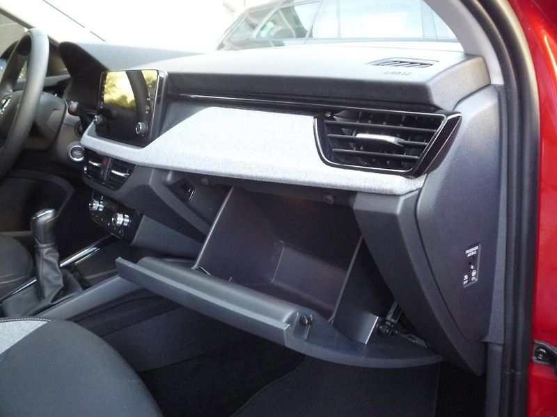 Škoda Kamiq (2024) 1,0TSi 85kW Selection - fotka 17 z 24
