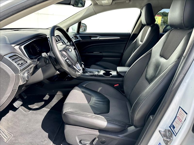 Ford Mondeo 2,0 TDCi Navi Kamera Kůže LED - fotka 15 z 40