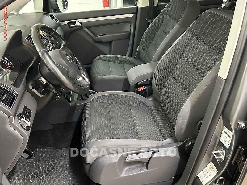 Volkswagen Touran (2013) 2.0 TDi, 2.maj,ČR, servis - fotka 3 z 3