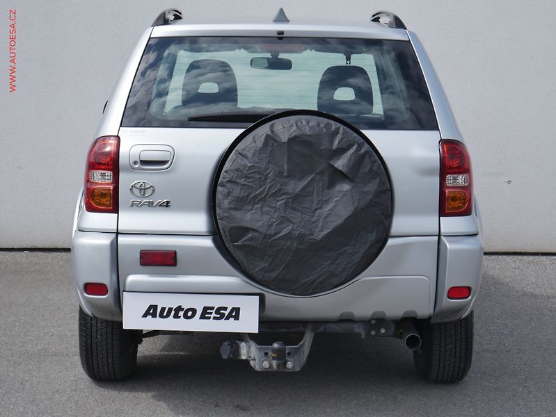 Toyota RAV4 (2005) 2.0 D-4D 4x4, AC, TZ - fotka 5 z 15