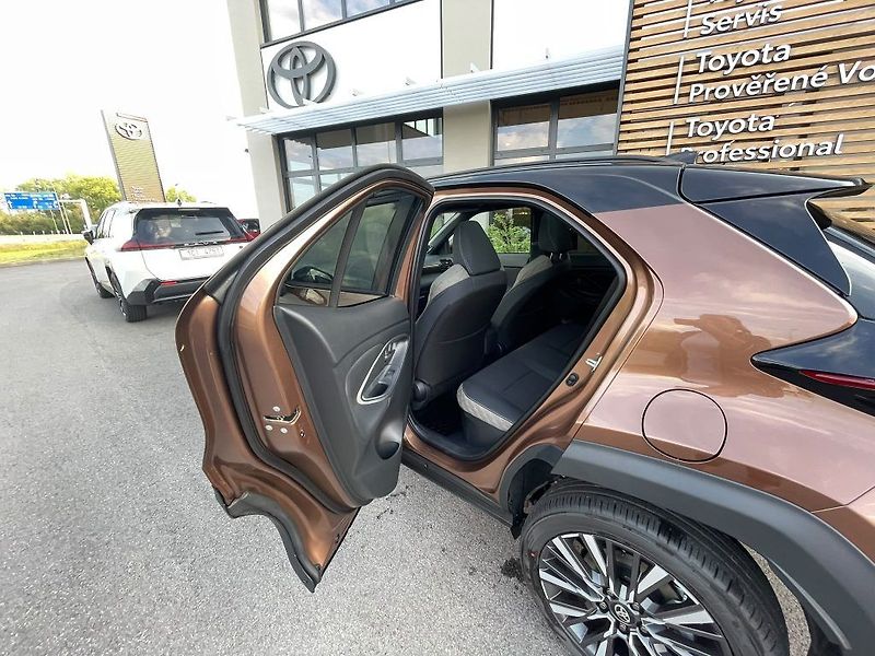 Toyota Yaris Cross 1.5 HSD 4x4 Executive Tech VIP - fotka 22 z 31