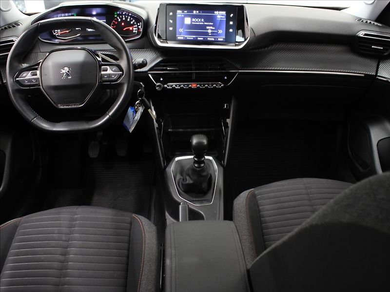Peugeot 2008 1,2 PT 74kW 2.maj.ČR 52tkm. - fotka 8 z 22