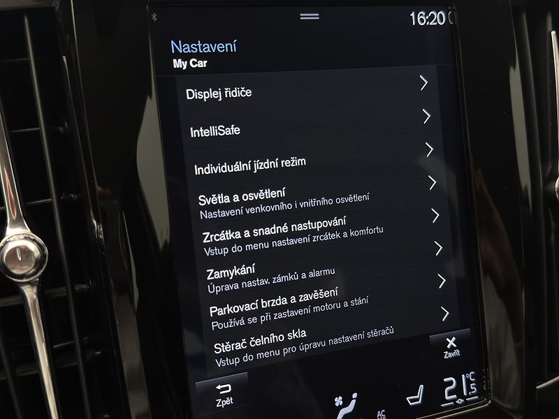 Volvo V90 D4 MOMENTUM PRO  - fotka 46 z 52