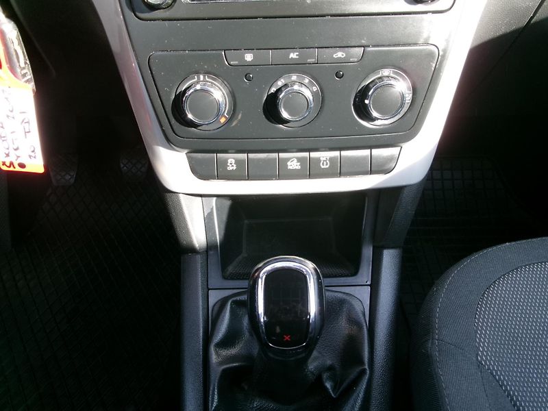 Škoda Yeti (2012) 2,0TDI 4x4 AC TAŽNÉ 1.MAJ - fotka 23 z 26