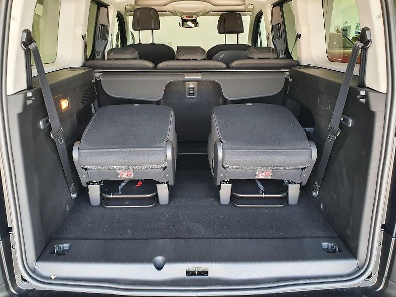 Peugeot Rifter (2026) LONG ALLURE BlueHDi 130 S&S MA - fotka 15 z 15