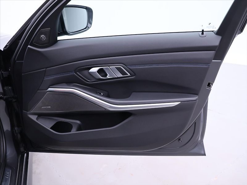 BMW Řada 3 3,0 M340d 250 kW xDrive CZ DPH - fotka 14 z 44