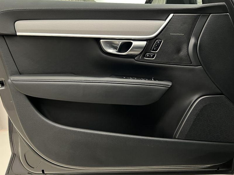 Volvo V90 B4 BRIGHT PLUS CZ 1. maj. - fotka 7 z 48
