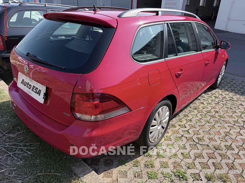 Volkswagen Golf (2012) 1.6 TDi, ČR, AC, tempo, park - fotka 2 z 3