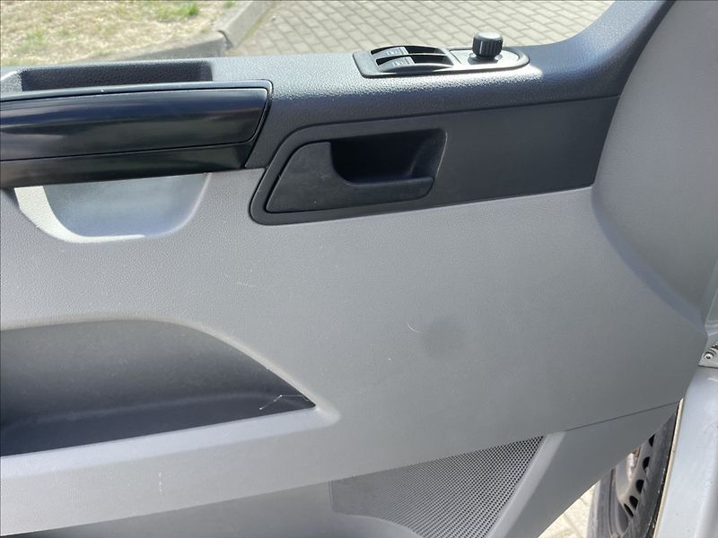 Volkswagen Transporter 2,0 TDI 103kw LONG 6míst Klima - fotka 17 z 40