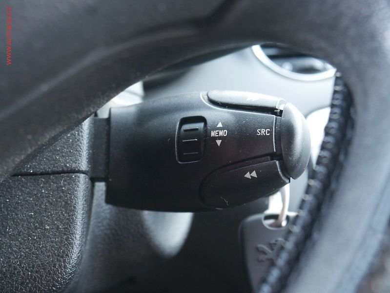 Peugeot 308 (2012) 1.4 VTi, 2.maj,ČR, Access - fotka 12 z 19