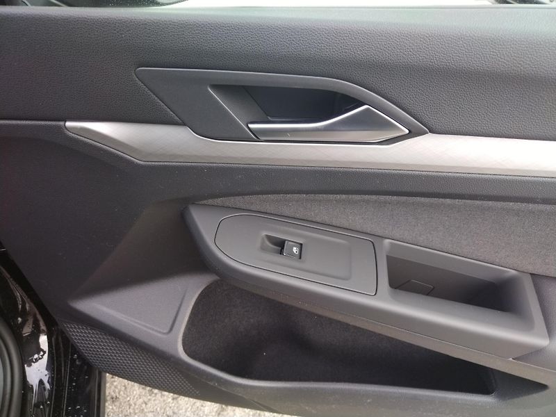Volkswagen Golf People 1,5 eTSI 85 kW 7DSG mHE - fotka 12 z 27