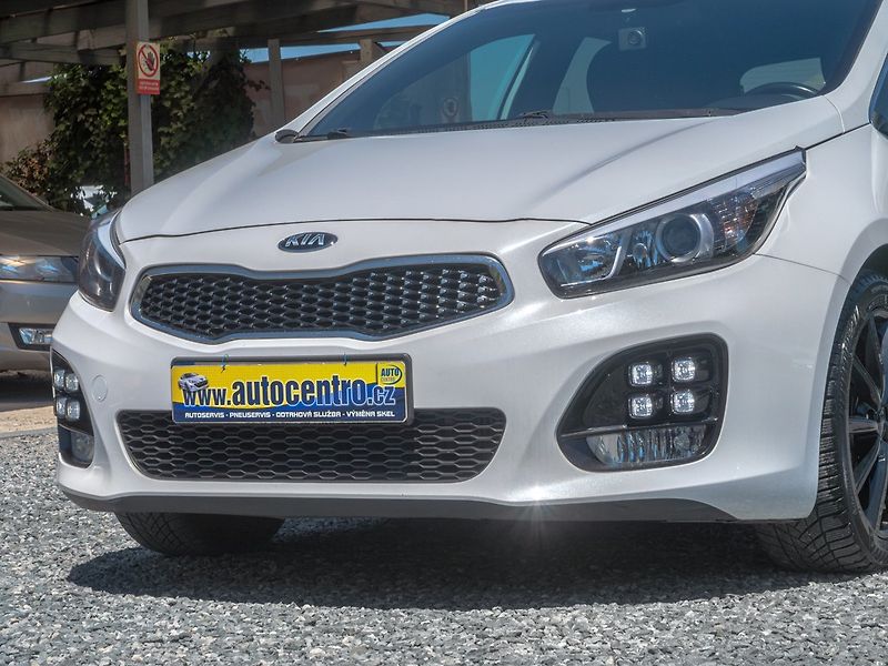 Kia Ceed (2017) GT Line 1.6D 100KW MAT – NAVI - fotka 9 z 50