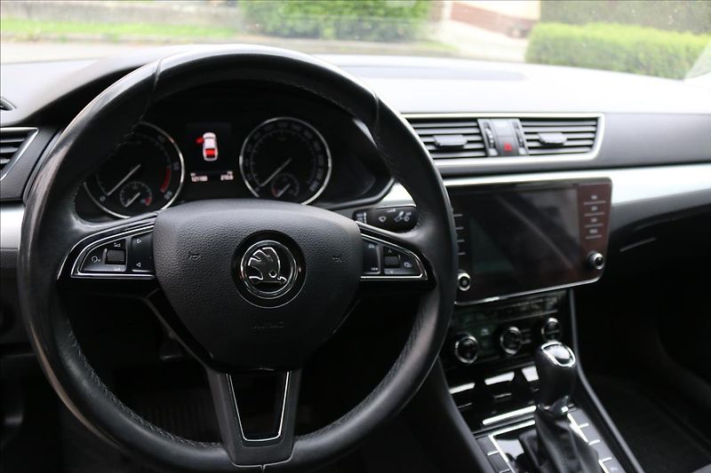 Škoda Superb 2,0 110Kw, ČR, Tažné - fotka 14 z 47