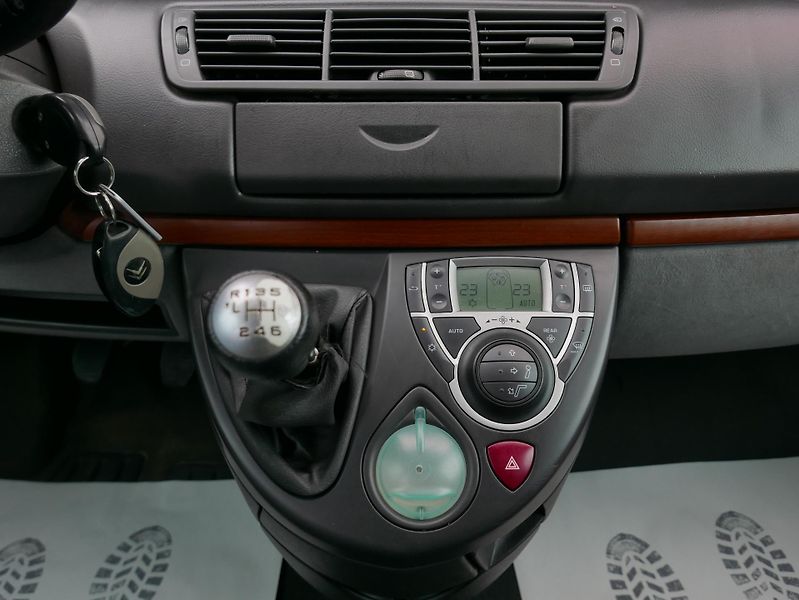 Citroën C8 2,2 HDi 94kW REZERVACE - fotka 25 z 32