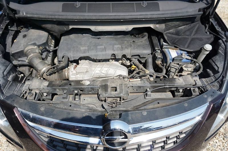 Opel Zafira (2012) Tourer 2,0 96 kW - fotka 30 z 30