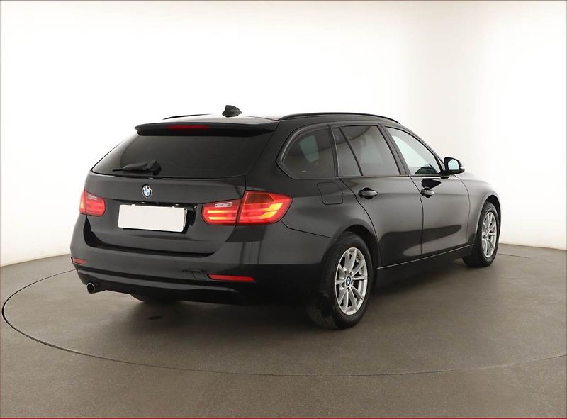 BMW Řada 3 (2014) 320 d xDrive, 4X4, Automat - fotka 5 z 17