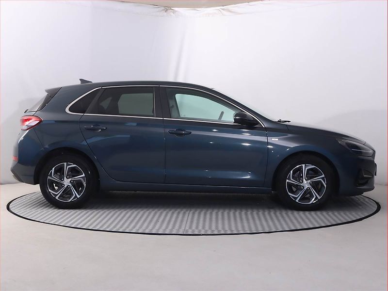 Hyundai i30 (2022) 1.5 T-GDI MHEV, Serv.kniha - fotka 6 z 20