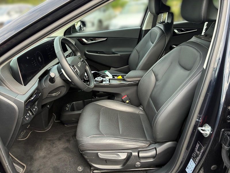 Kia EV6 (2022) EARTH 77kWh 168kW CZ DPH - fotka 7 z 11