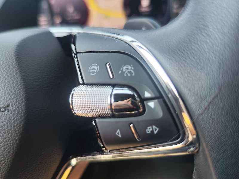 Škoda Superb 2.0 TDI/147kW 4x4 L&K DSG - fotka 31 z 39