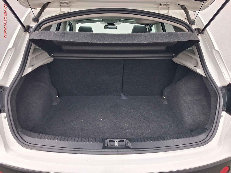 Nissan Qashqai (2012) 2.0 4x4, Tekna, xenon, navi - fotka 7 z 19