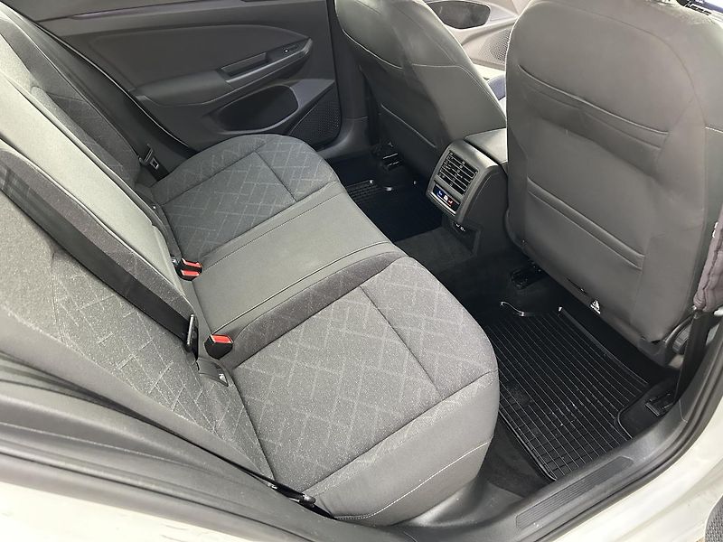 Volkswagen Golf 1.5 TSi Life - fotka 22 z 24