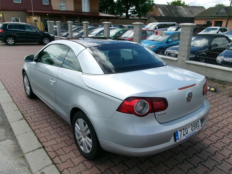 Volkswagen EOS (2008) 2,0TDI 8V CABRIO  - fotka 43 z 45