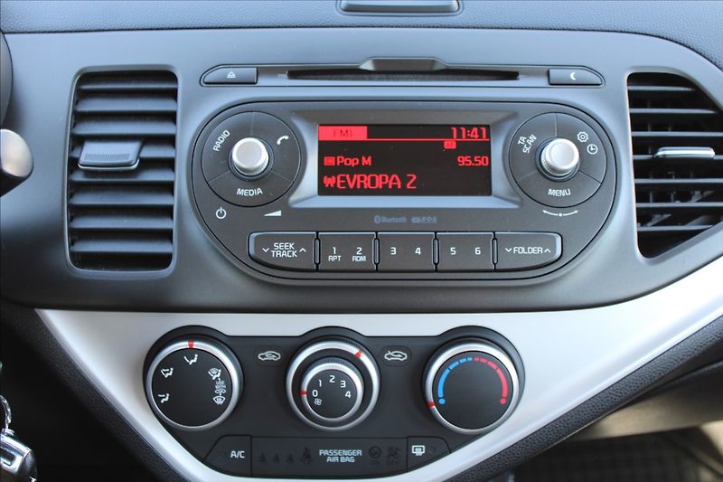 Kia Picanto 1,0 i  NOVÉ V ČR,20.824.KM - fotka 14 z 23