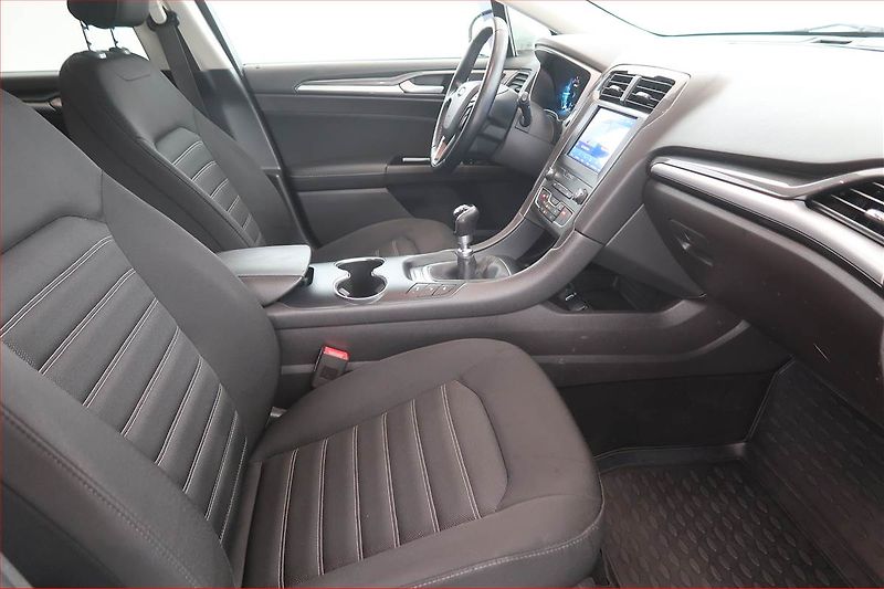 Ford Mondeo (2020) 2.0 EcoBlue, Navi, Tempomat - fotka 9 z 16