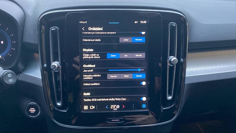 Volvo XC40 CORE, B3 FWD, 120+10 kW / 163+ - fotka 16 z 29