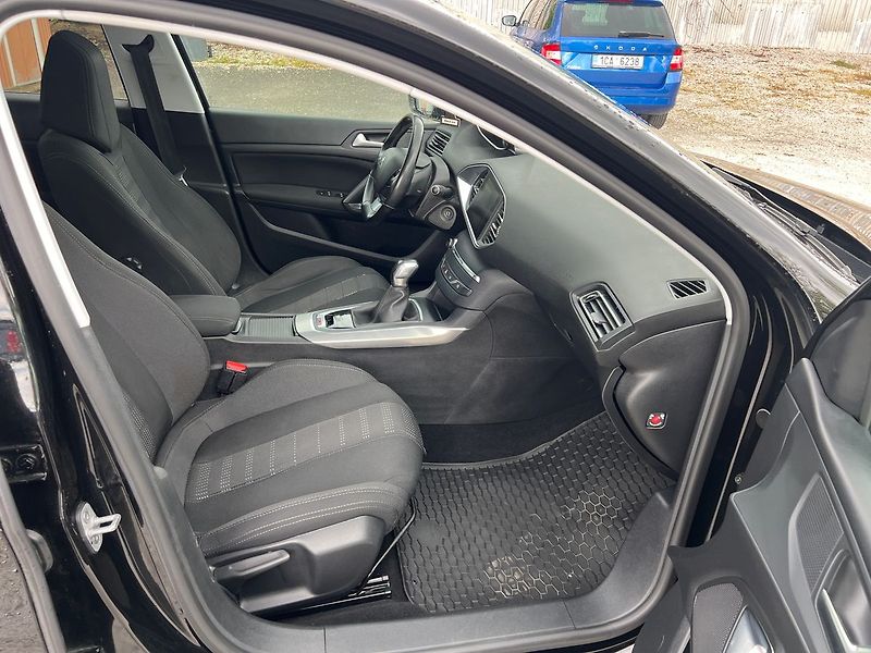 Peugeot 308 1.6 HDI - fotka 7 z 14
