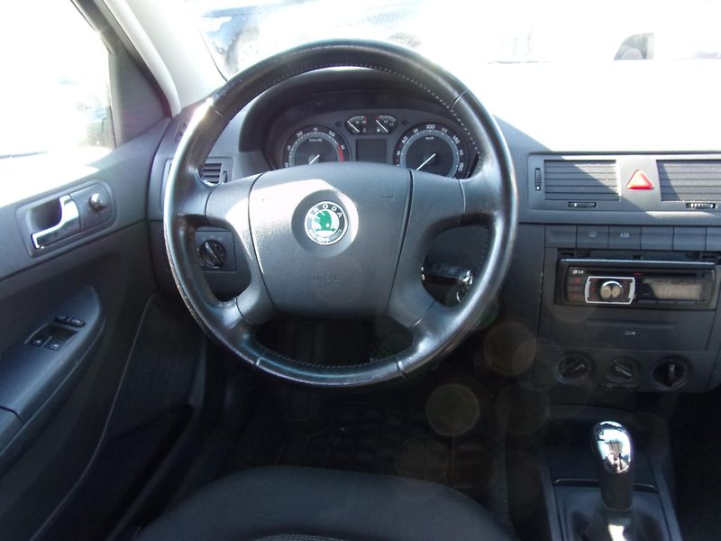Škoda Fabia (2004) 1.2 HTP 47kW VÝBAVA KILOMETRY  - fotka 12 z 19
