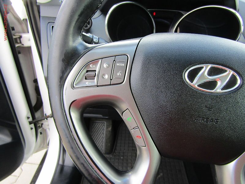 Hyundai ix35 (2014) 2.0 CRDi 4WD, ČR, servis - fotka 14 z 23