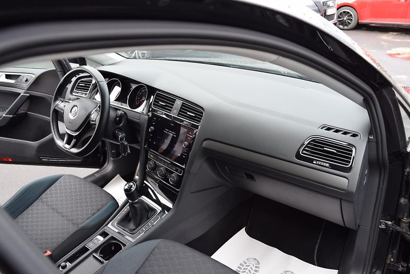 Volkswagen Golf (2019) 1.5TSI 96kw IQ.DRIVE NAVI ACC  - fotka 38 z 50