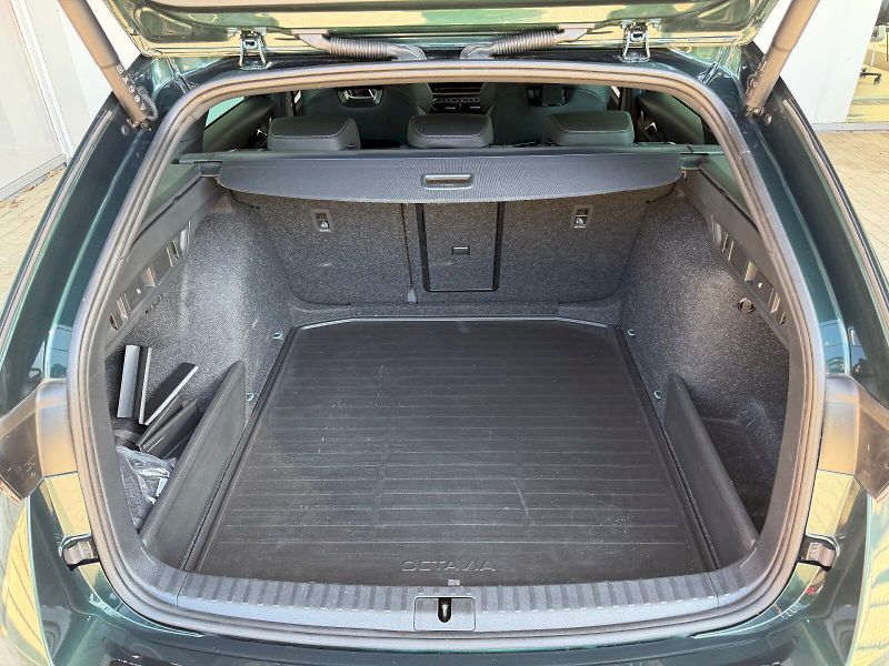 Škoda Octavia (2025) Sportline 1.5 TSI / 110 kW M6 - fotka 23 z 29