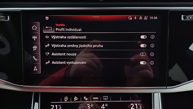 Audi Q8 S-LINE 210kW-WEBASTO-ČR-DPH- - fotka 22 z 25
