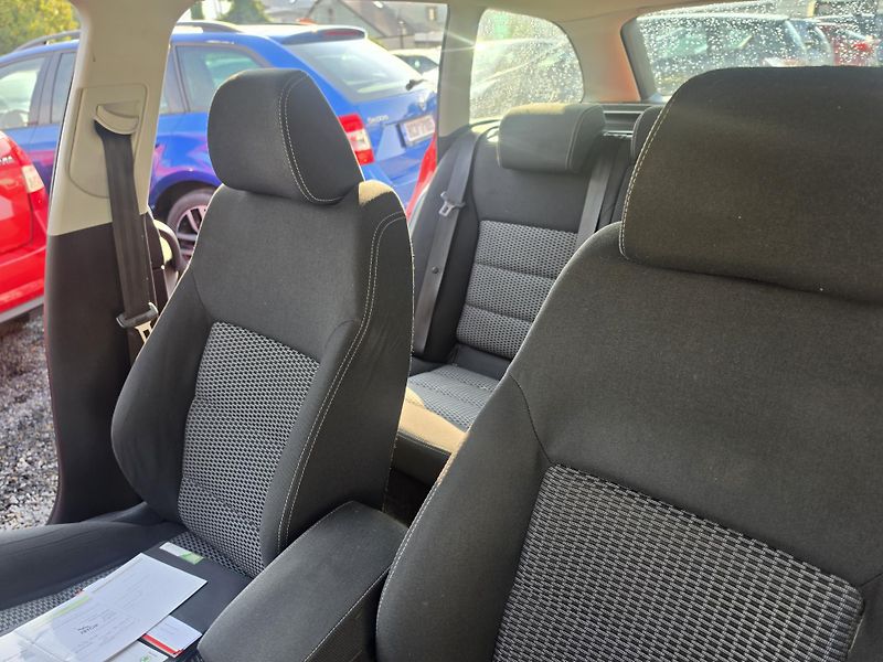 Škoda Octavia 2.0 TDI 4x4 Xenon  - fotka 14 z 28