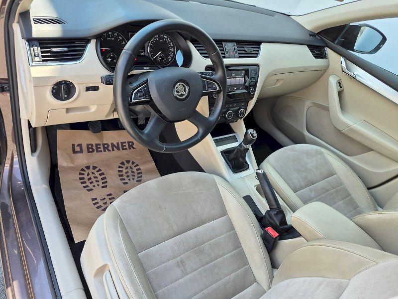 Škoda Octavia (2013) Elegance 2.0 TDI 110kW Combi - fotka 13 z 27