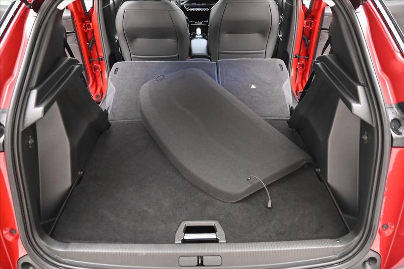 Peugeot 2008 1,2 96 kW PureTech EAT8 Záruka - fotka 11 z 30