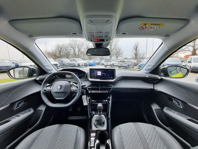 Peugeot 208 (2026) STYLE 1,2 TURBO 100k M6 - fotka 2 z 25