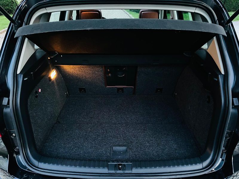Volkswagen Tiguan 1.4TSI MANUÁL VÝHŘEV PANORAMA - fotka 21 z 46