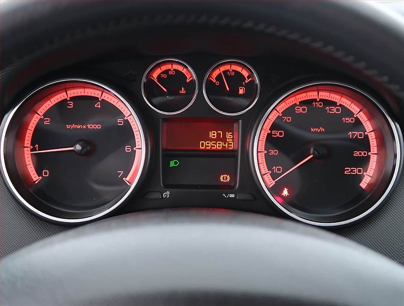 Peugeot 308 (2010) 1.6 VTi, ČR,1.maj, Serv.kniha - fotka 11 z 15