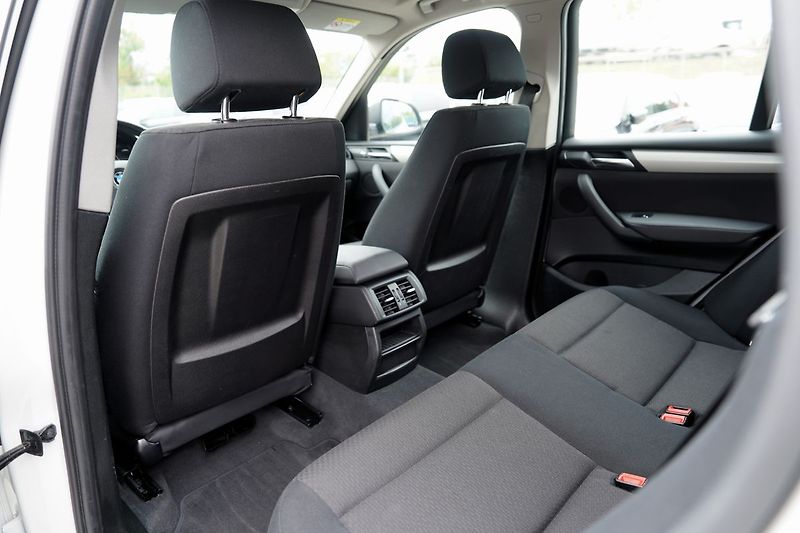 BMW X3 2.0d xDrive/manuál/navi/ČR - fotka 29 z 38