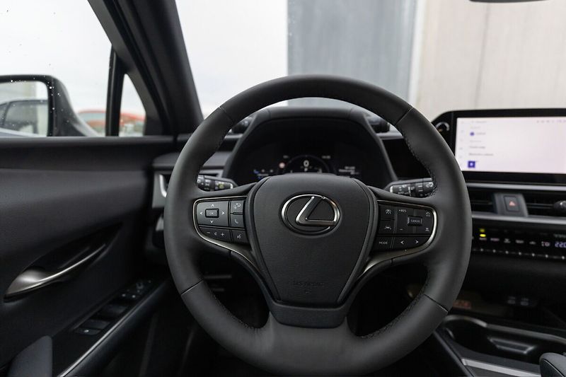 Lexus UX 300h 300H 2,0 HEV BUSINESS TECH - fotka 17 z 30