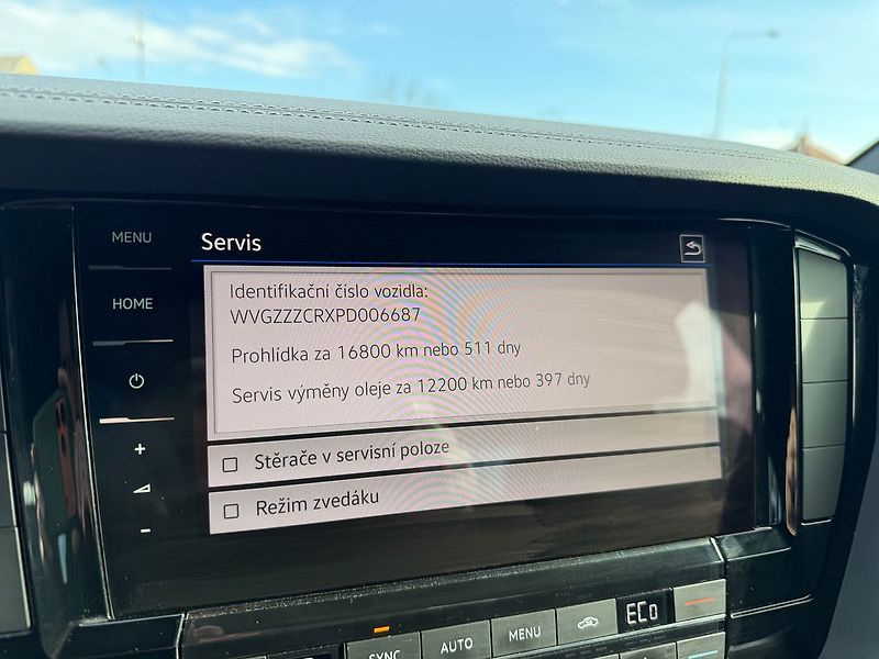 Volkswagen Touareg R-line  210kW Tažné - fotka 14 z 22