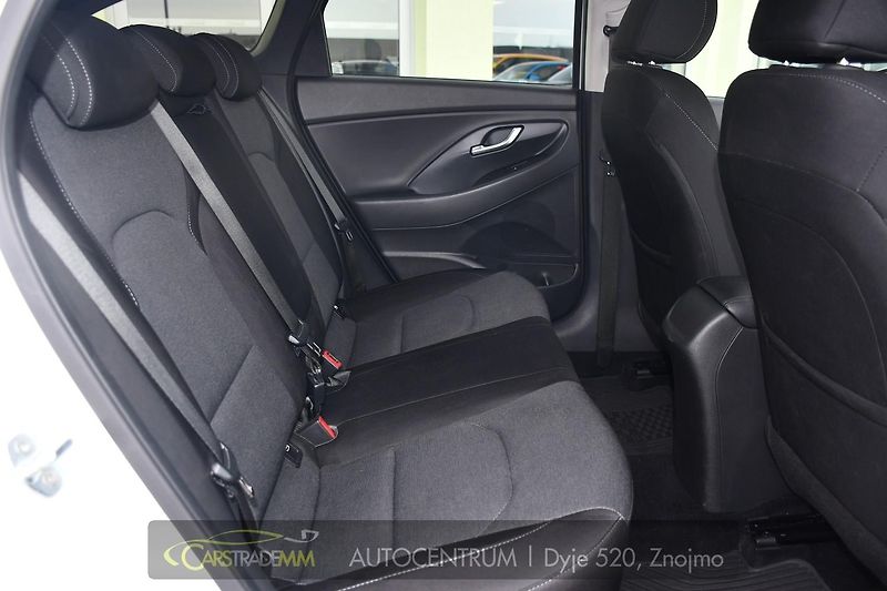 Hyundai i30 1.6CRDi SMART KAMERA CARPLAY - fotka 19 z 50