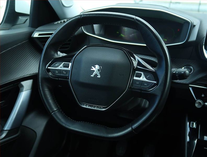 Peugeot 2008 (2020) Allure 1.2 PureTech, ČR,1.maj - fotka 23 z 23
