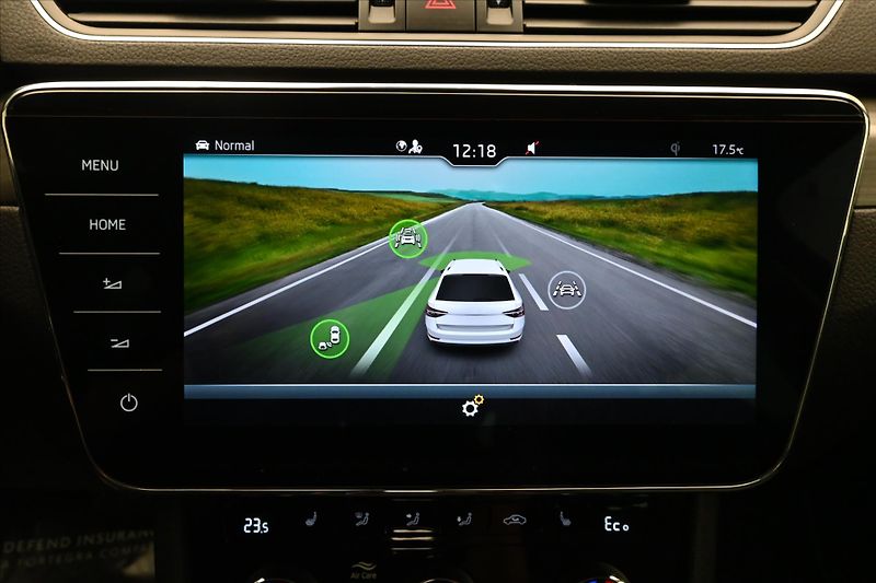 Škoda Superb 1,4 TSI iV 160 kW DSG Style Zá - fotka 19 z 33