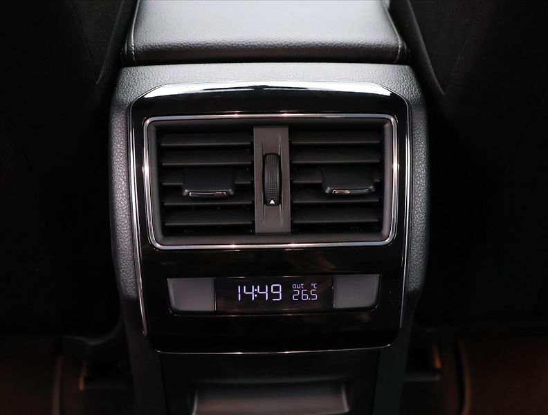 Škoda Superb 2,0 TDI 110kW CZ 4x4 Xenon - fotka 22 z 30