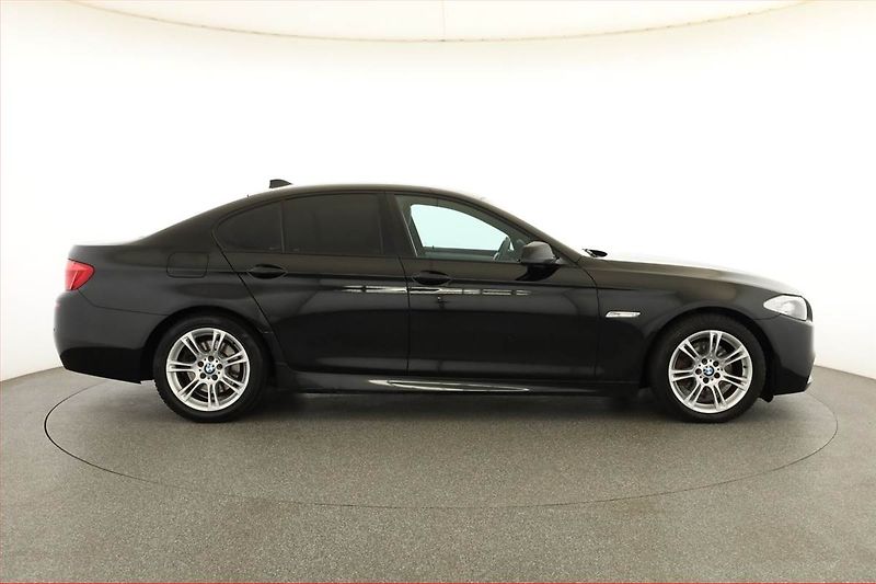 BMW Řada 5 (2010) 520d, Xenony, Tempomat - fotka 6 z 17