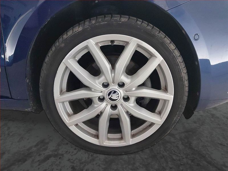 Škoda Superb (2013) Laurin&Klement 2.0 TDI - fotka 15 z 23
